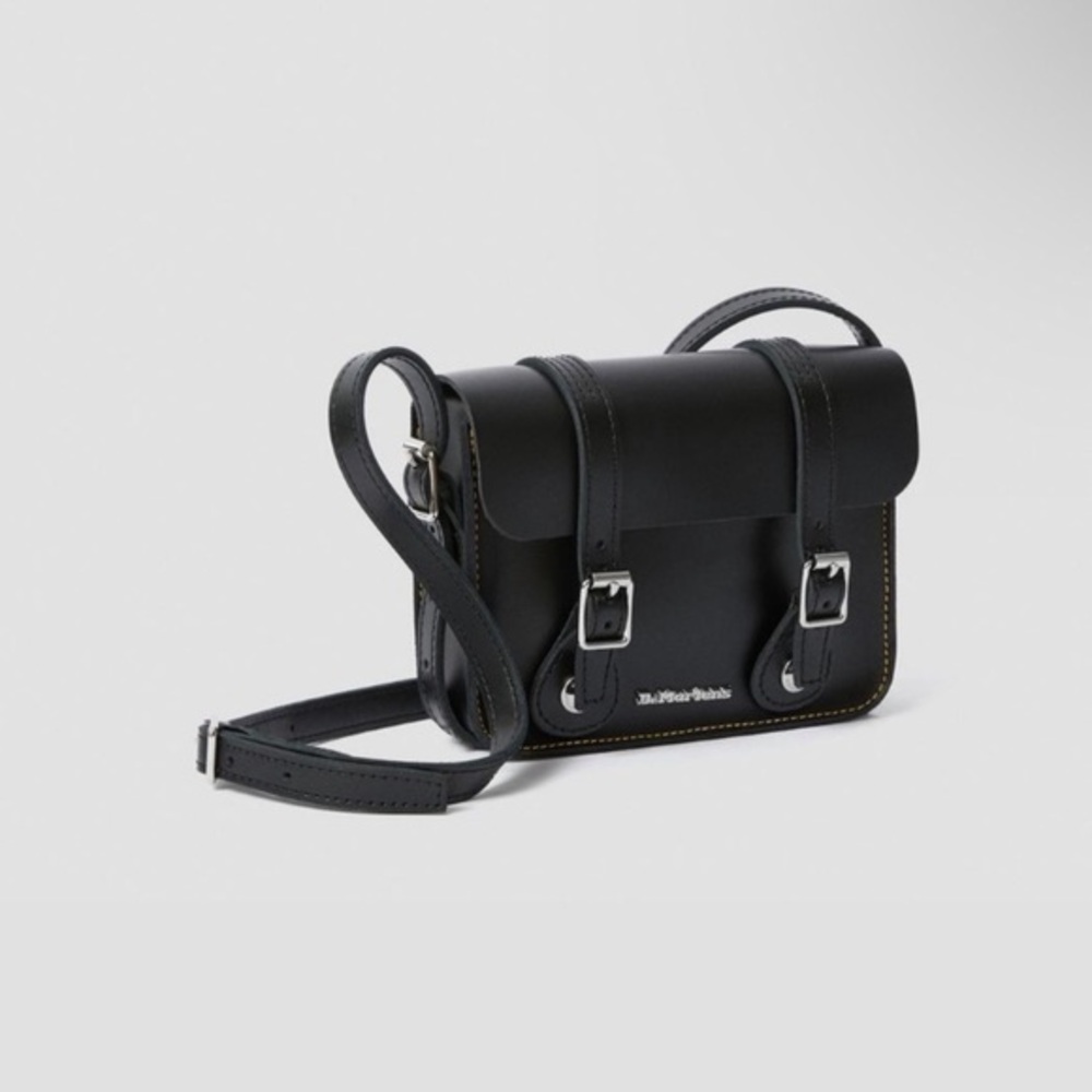 Dr. Martens 7 Inch Leather Crossbody Bag Black Smooth / Ab098001